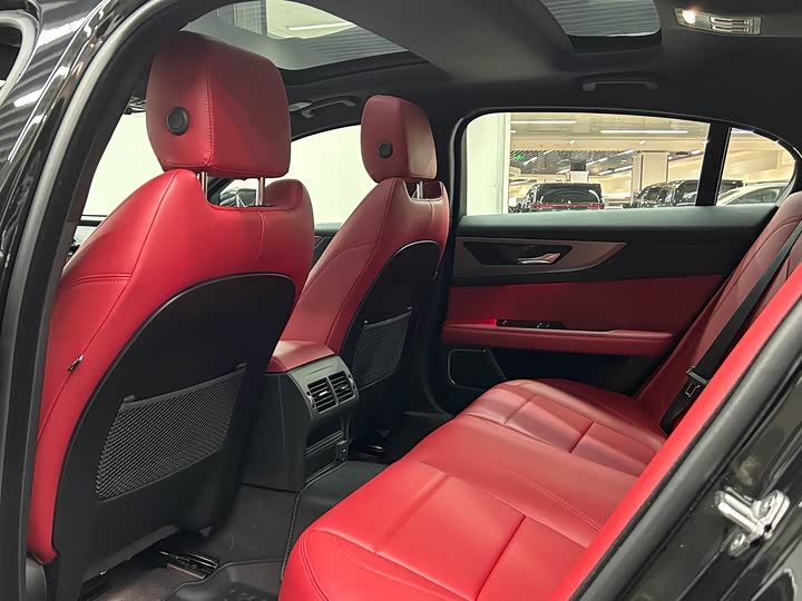 Фото 11 - Jaguar XE L