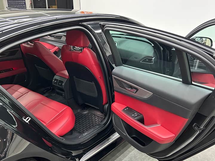 Фото 12 - Jaguar XE L