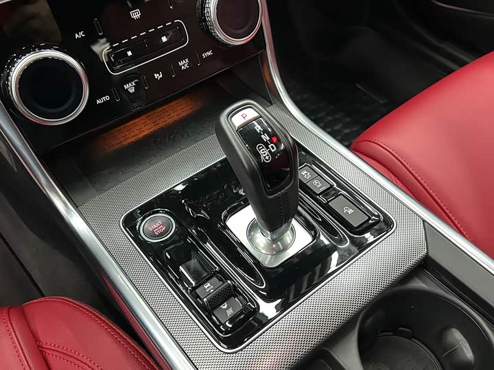 Фото 14 - Jaguar XE L