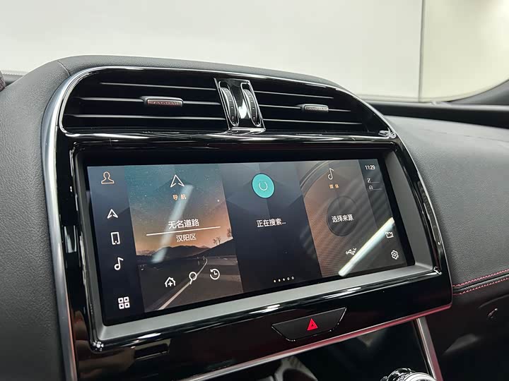 Фото 15 - Jaguar XE L