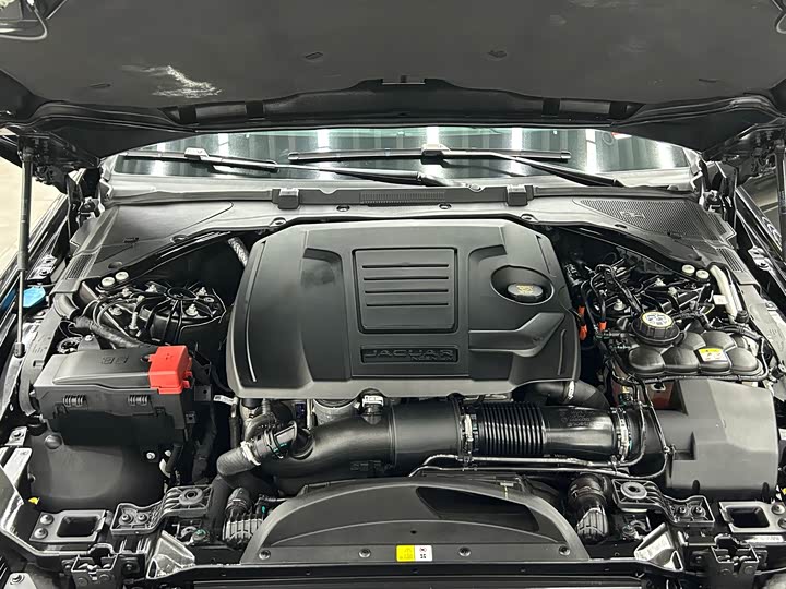 Фото 19 - Jaguar XE L