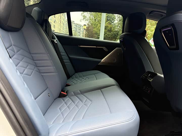 Фото 15 - BMW 5 Series