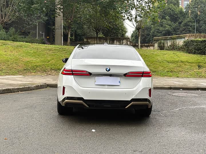 Фото 17 - BMW 5 Series