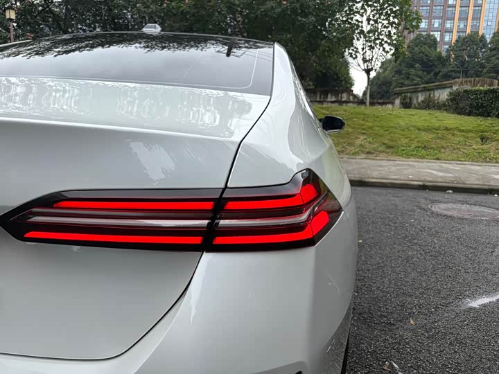 Фото 19 - BMW 5 Series