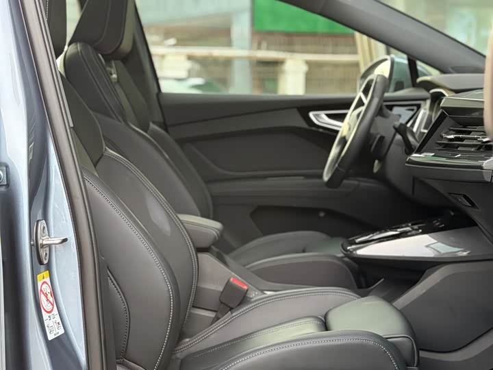 Фото 10 - Audi Q4 e-tron