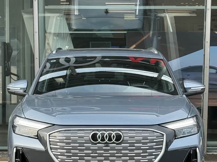 Фото 2 - Audi Q4 e-tron