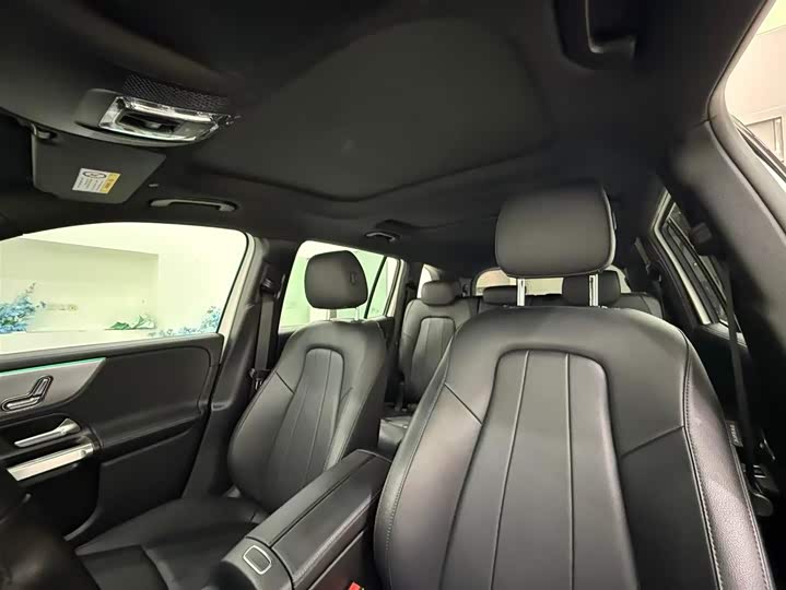 Фото 14 - Mercedes-Benz GLB-Class