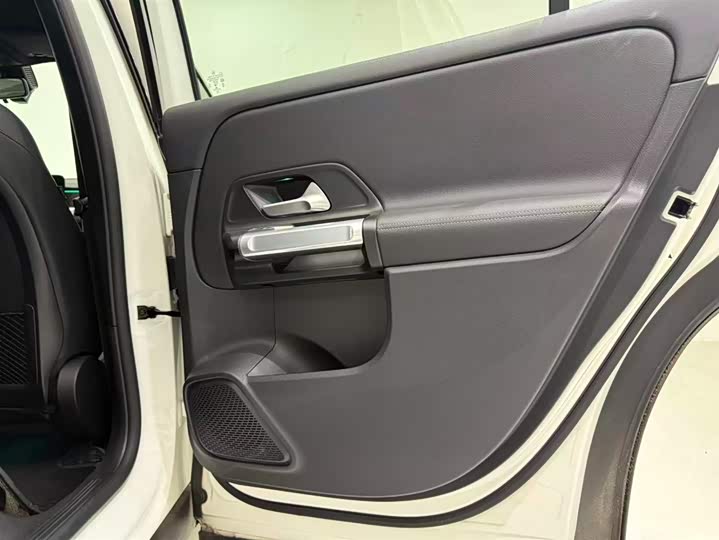 Фото 16 - Mercedes-Benz GLB-Class