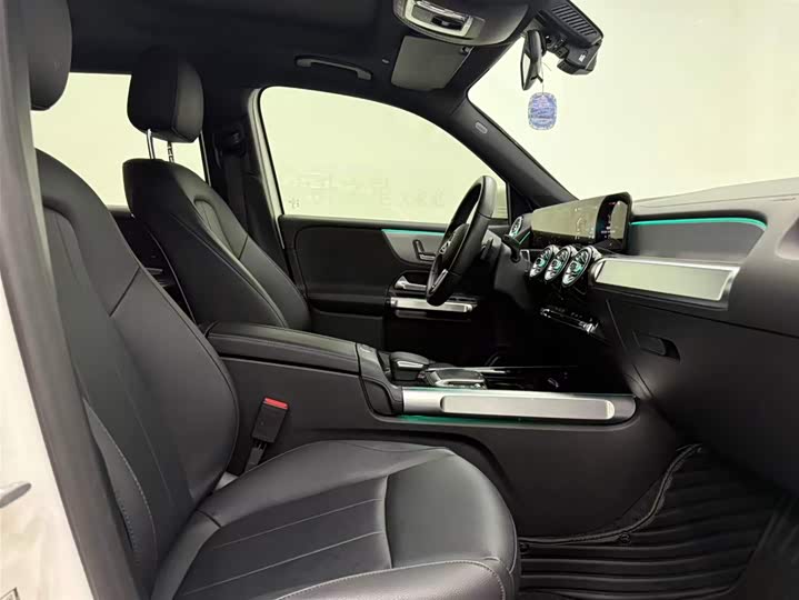 Фото 17 - Mercedes-Benz GLB-Class