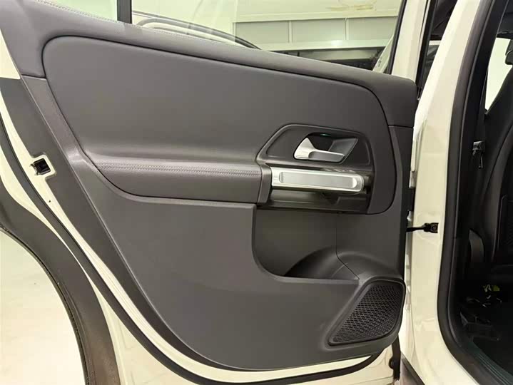 Фото 18 - Mercedes-Benz GLB-Class