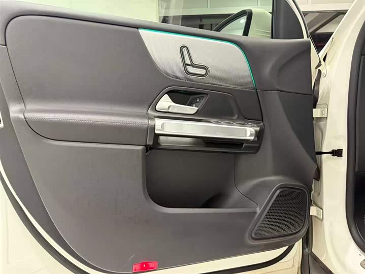 Фото 9 - Mercedes-Benz GLB-Class