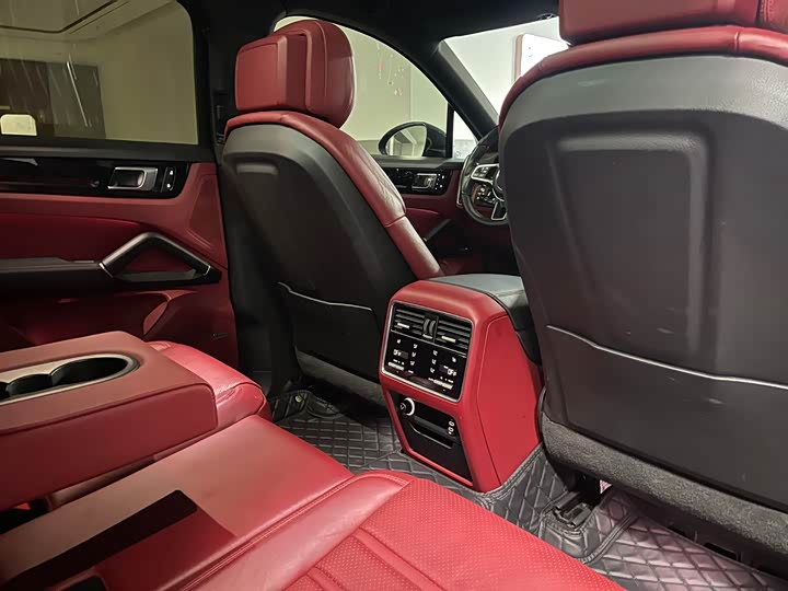 Фото 24 - Porsche Cayenne