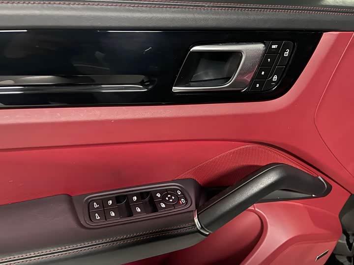 Фото 7 - Porsche Cayenne