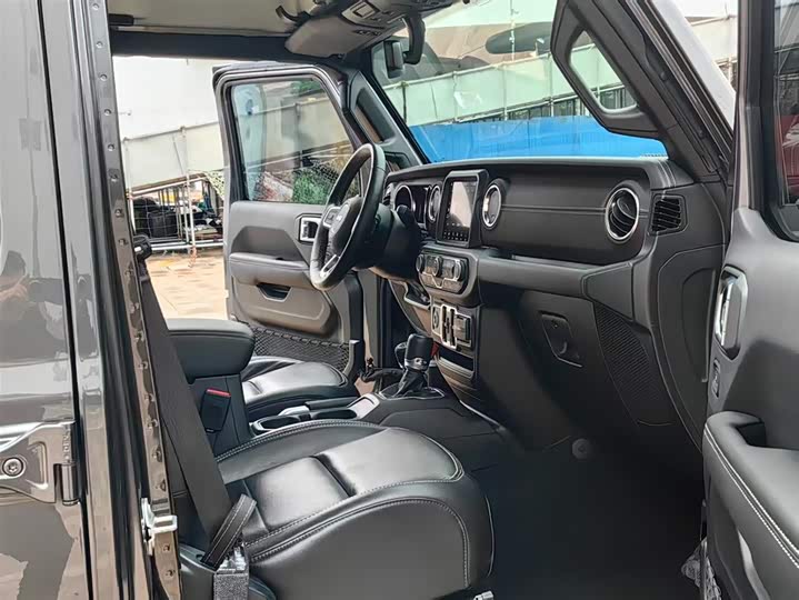 Фото 8 - Jeep Gladiator