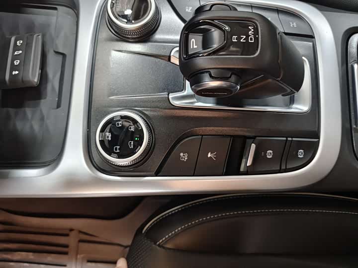 Фото 9 - Tank 300