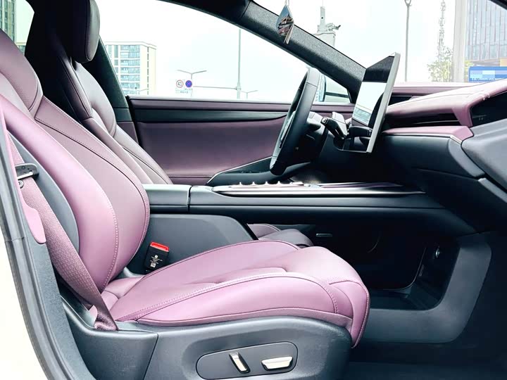 Фото 14 - Xiaomi SU7