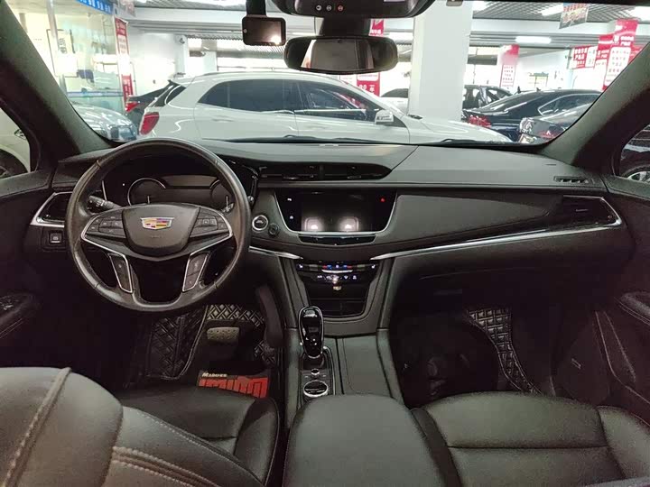 Фото 10 - Cadillac XT5