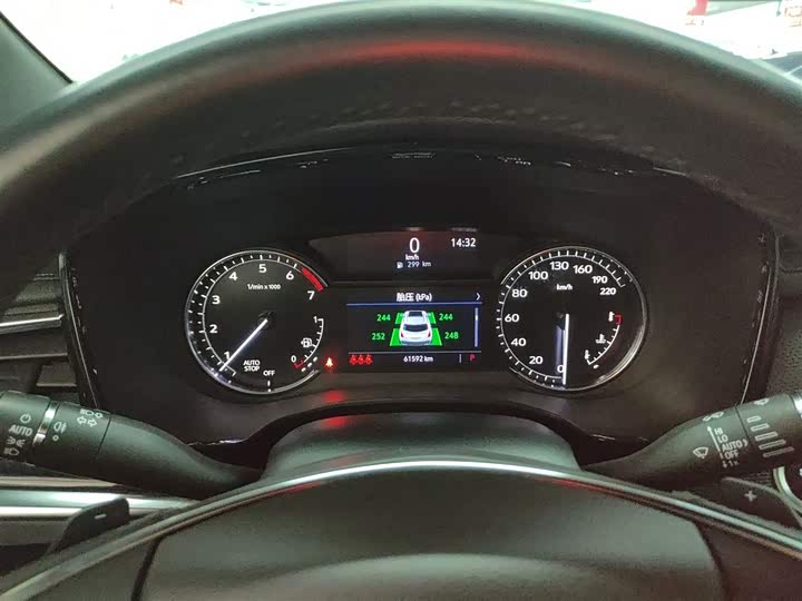 Фото 12 - Cadillac XT5