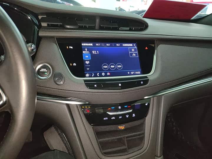 Фото 13 - Cadillac XT5