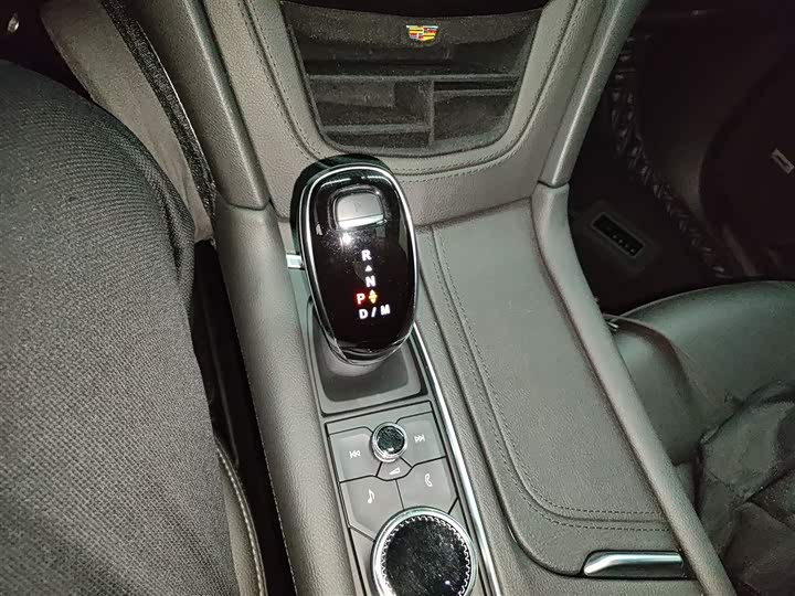 Фото 14 - Cadillac XT5