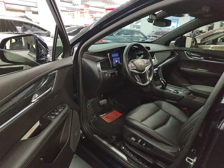 Фото 16 - Cadillac XT5