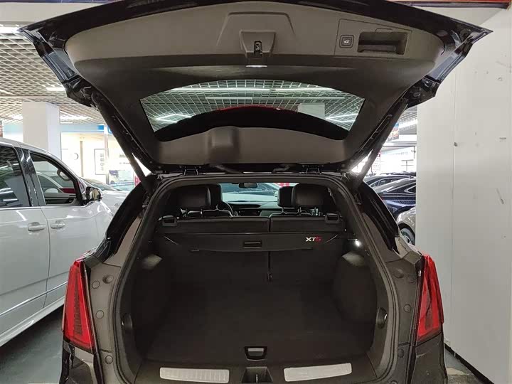 Фото 19 - Cadillac XT5