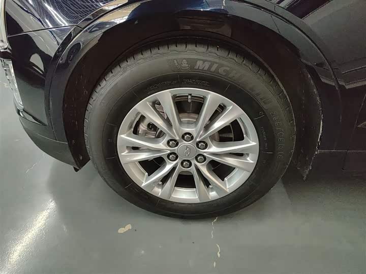 Фото 23 - Cadillac XT5