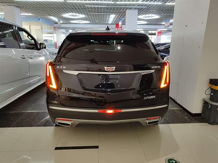 Фото 6 - Cadillac XT5