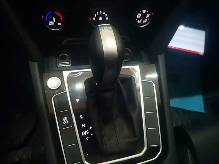 Фото 14 - Volkswagen Magotan