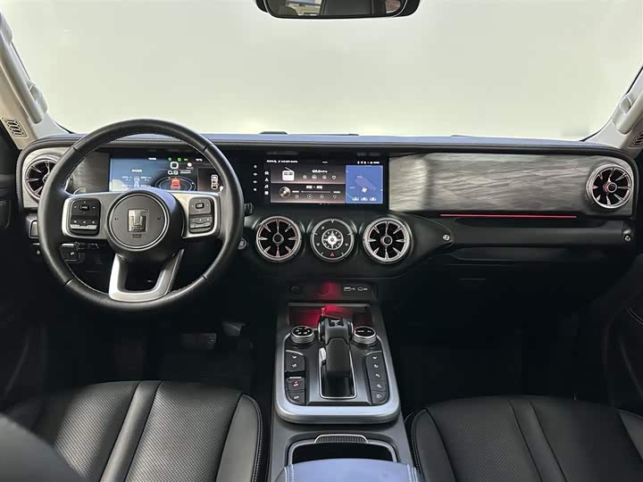 Фото 8 - Tank 300