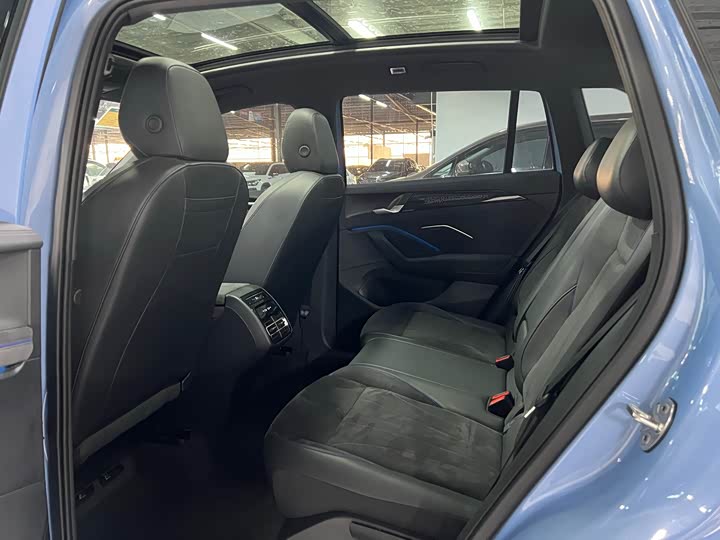 Фото 10 - Volkswagen Tiguan L Pro