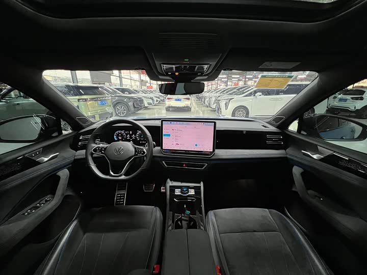 Фото 12 - Volkswagen Tiguan L Pro