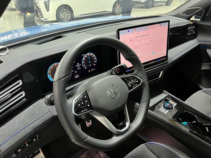 Фото 6 - Volkswagen Tiguan L Pro