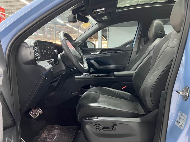 Фото 9 - Volkswagen Tiguan L Pro