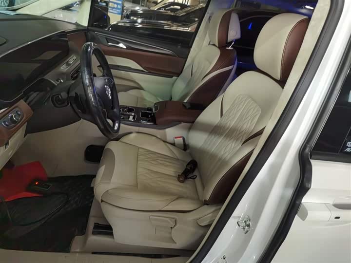 Фото 15 - Buick GL8 ES