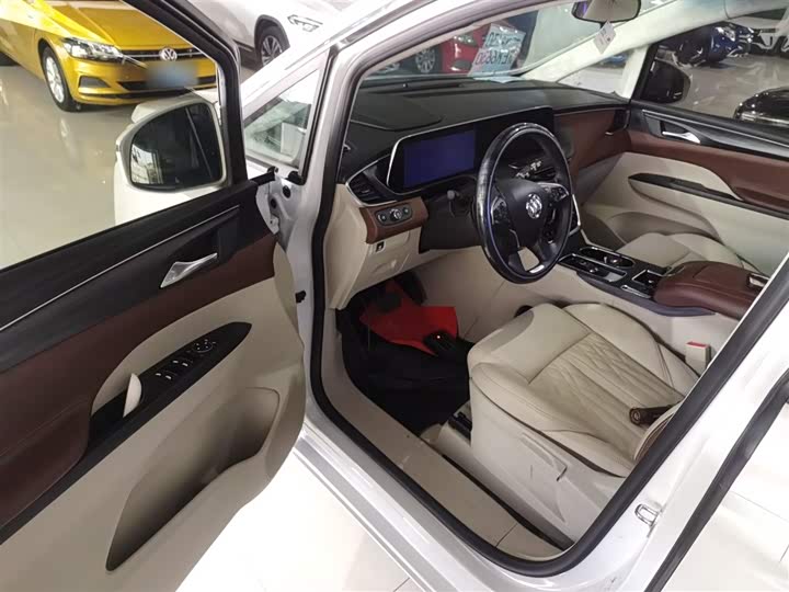 Фото 16 - Buick GL8 ES