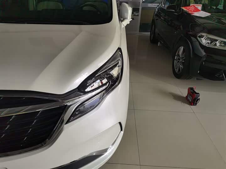 Фото 24 - Buick GL8 ES