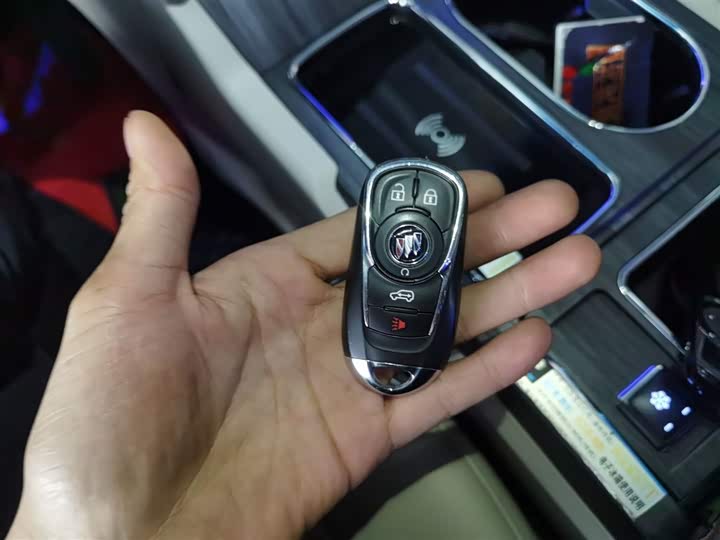 Фото 9 - Buick GL8 ES