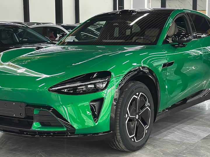 Фото 1 - Xiaomi YU7