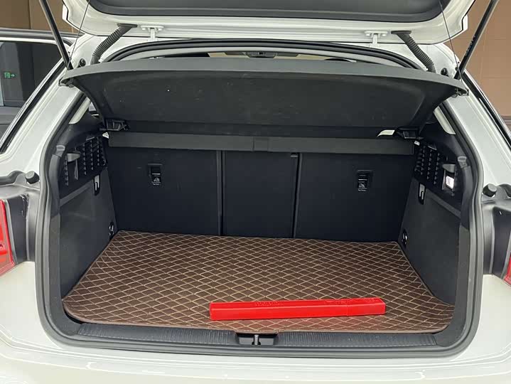 Фото 9 - Audi Q2L