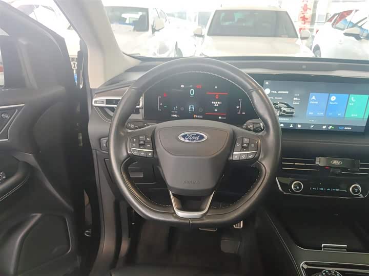 Фото 11 - Ford Edge