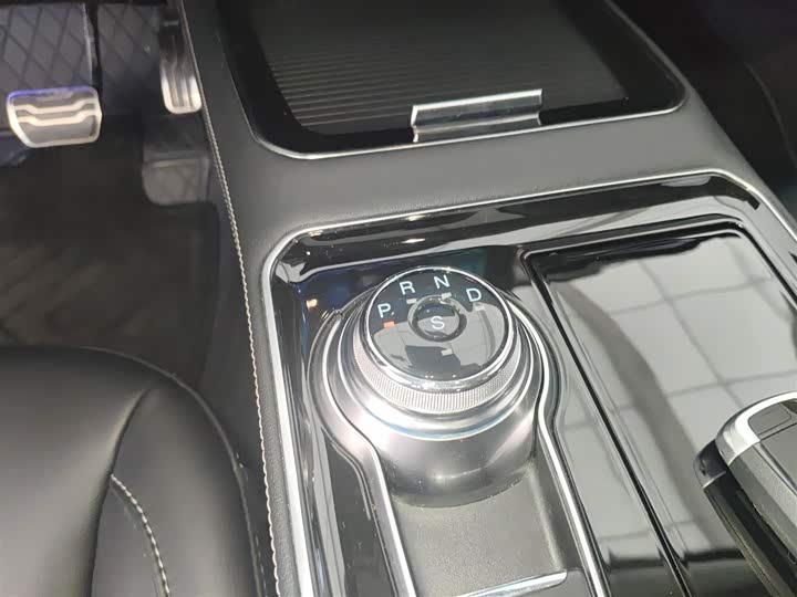 Фото 14 - Ford Edge