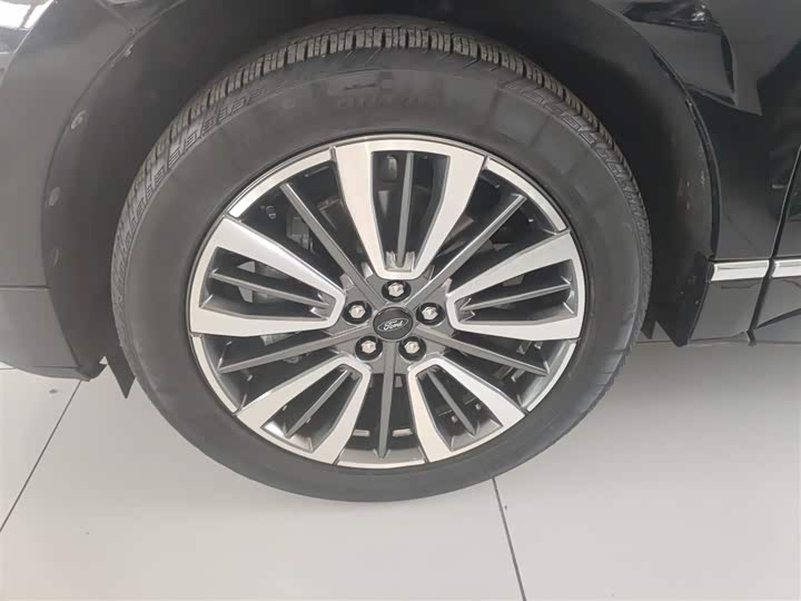 Фото 23 - Ford Edge