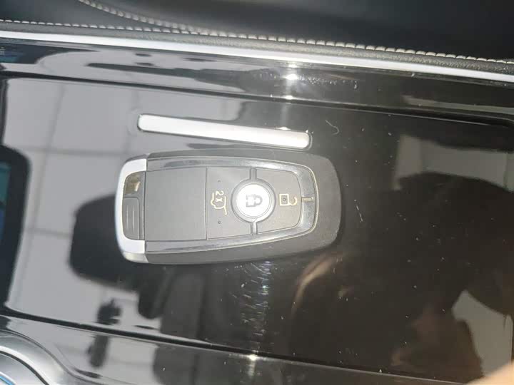 Фото 9 - Ford Edge