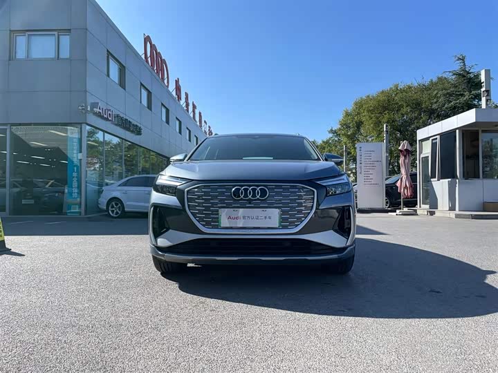 Фото 12 - Audi Q4 e-tron