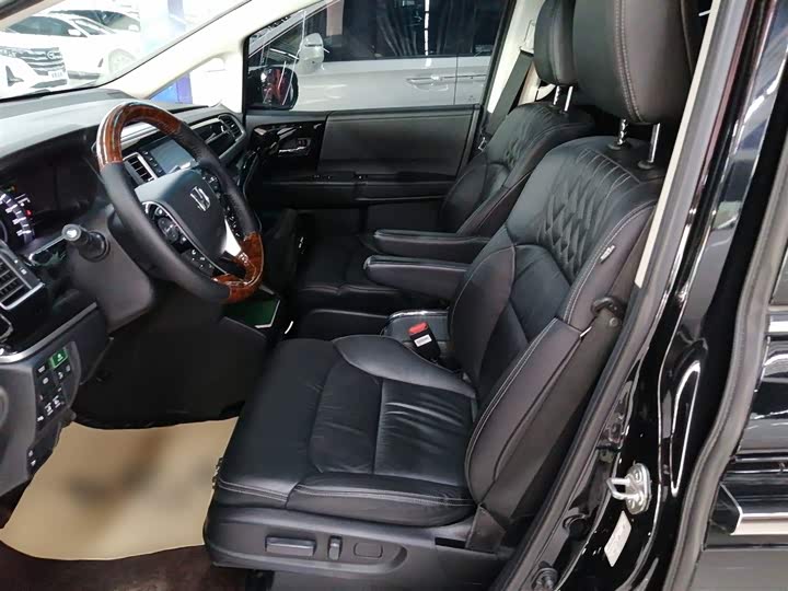 Фото 14 - Honda Elysion