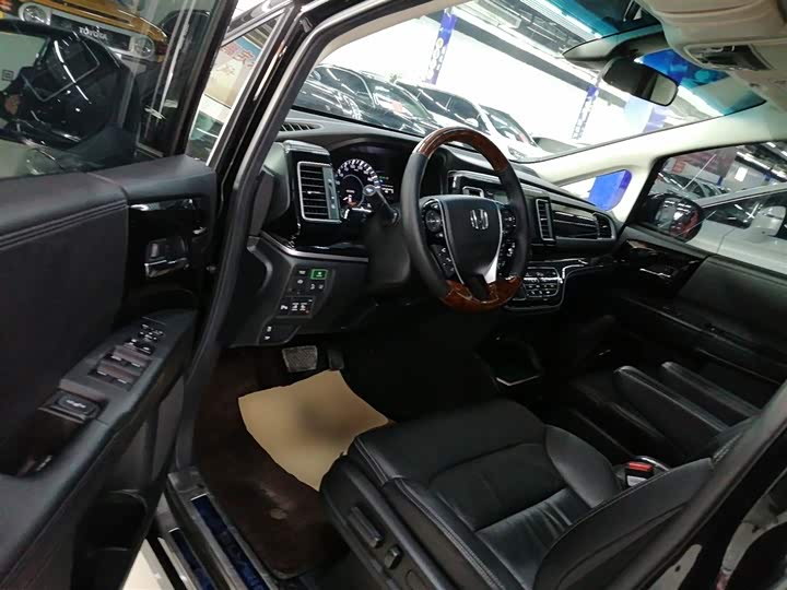 Фото 15 - Honda Elysion