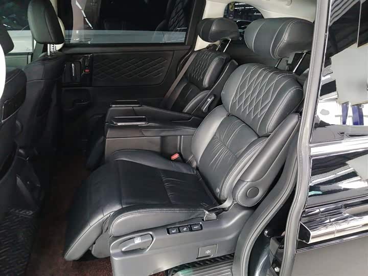 Фото 16 - Honda Elysion