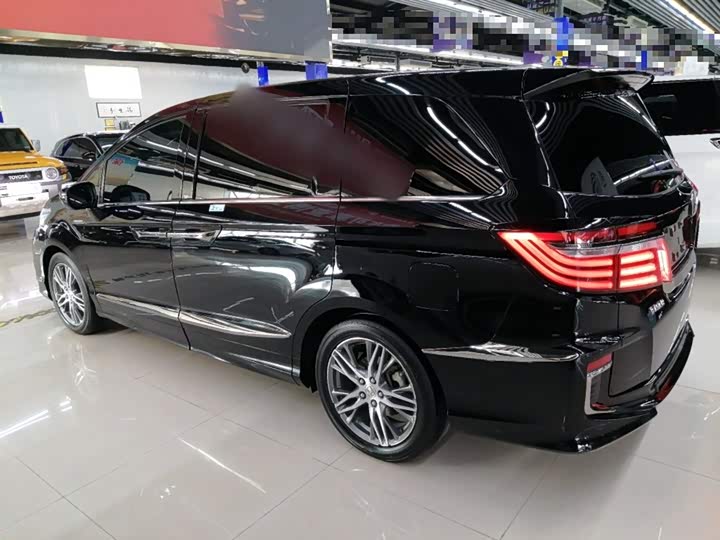 Фото 5 - Honda Elysion