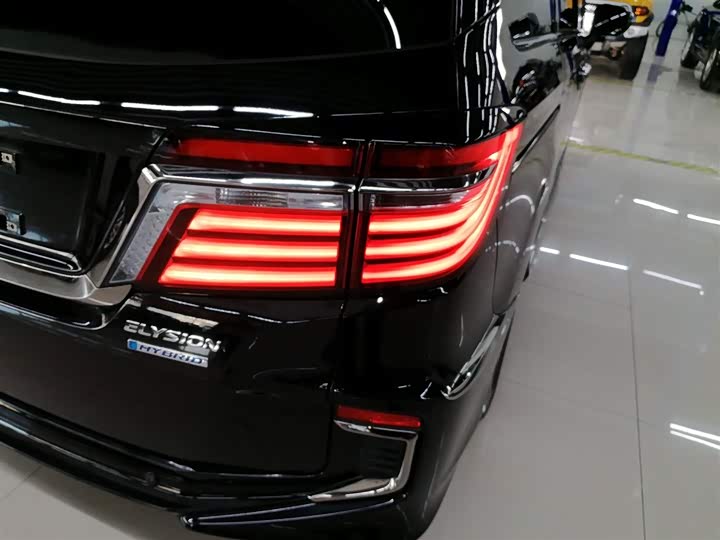 Фото 8 - Honda Elysion